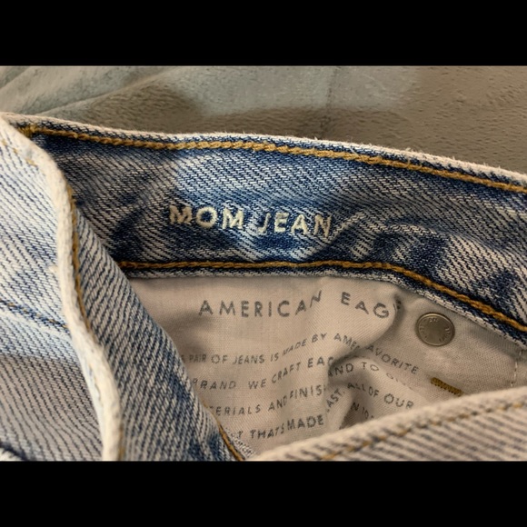 Light blue American eagle mom jean size 2 - Picture 5 of 6